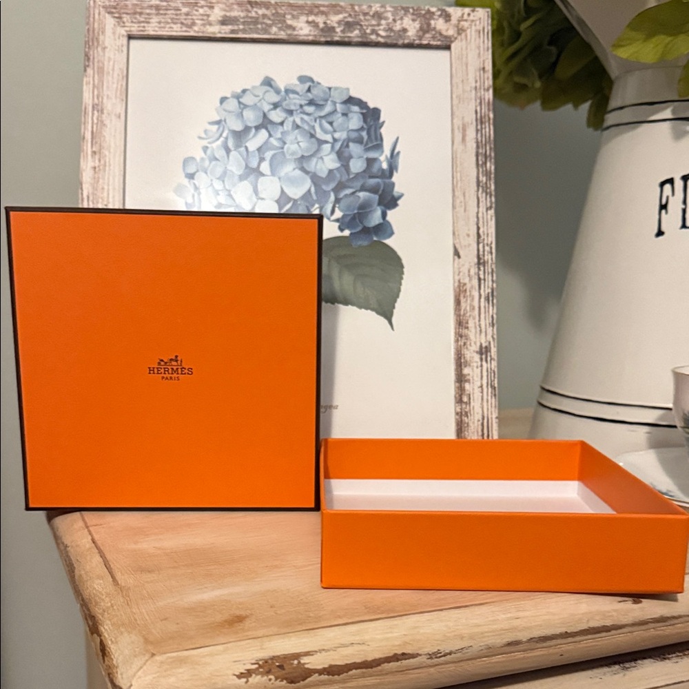 Hermes Orange Box from perfume purchase. - Picture 7 of 7